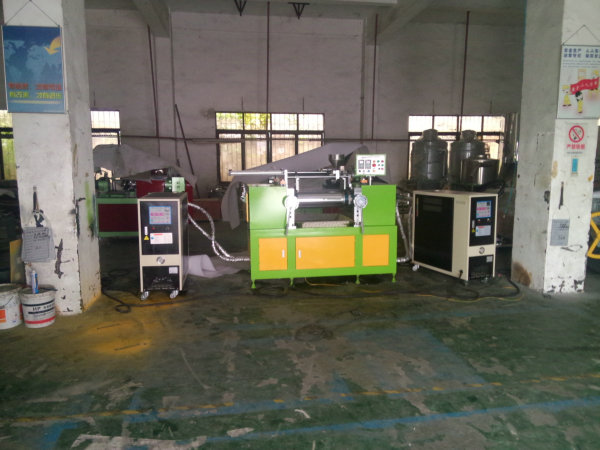 模溫機在開煉機、密煉機的應用現(xiàn)場