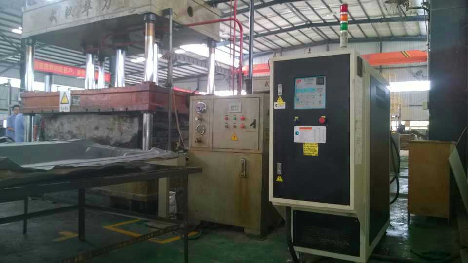 汽車內(nèi)飾熱壓成型油溫機(jī)-應(yīng)用案例 汽車內(nèi)飾熱壓成型油溫機(jī)-應(yīng)用案例